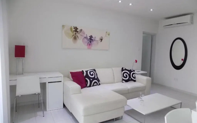 2b Boutique Seafront Apartment Olympic Beach