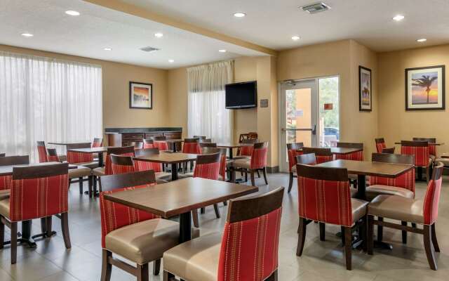 Comfort Suites Orlando Airport