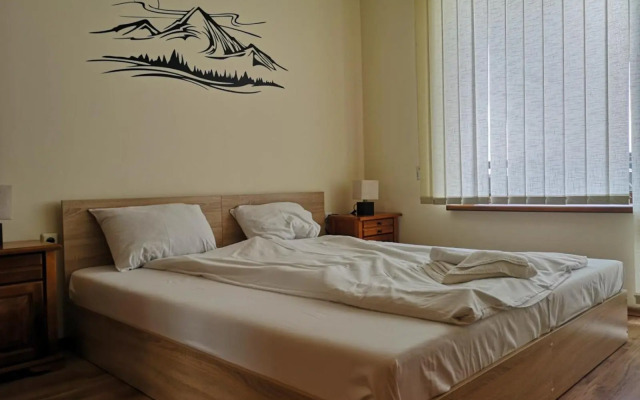 Pine Tree Apartment D34