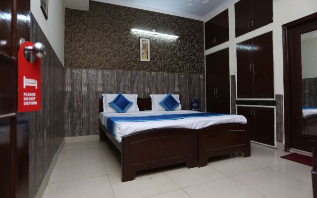 Cross Roads Inn by OYO Rooms