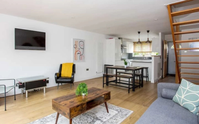 Spacious 3 Bedroom Apartment With Large Balcony