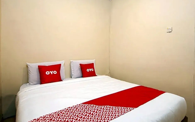 OYO 2045 Hotel 211