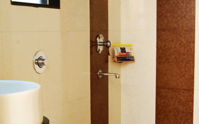 Vista Rooms At Thane Station