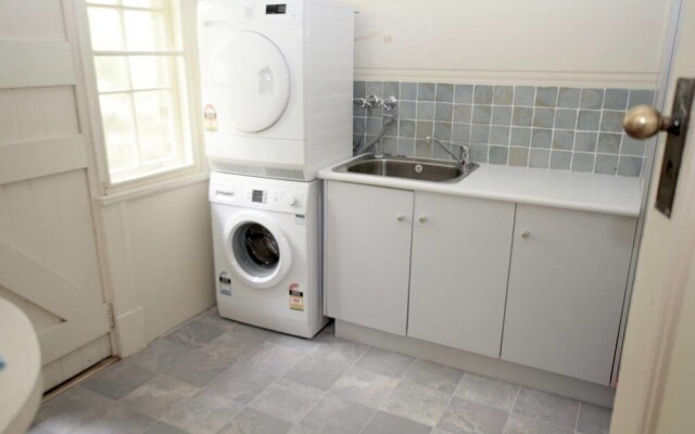 Trinlea Estate Leura Mall