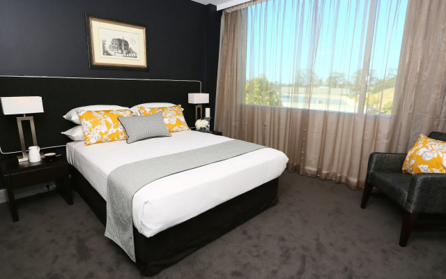 Springfield Lakes Boutique Hotel