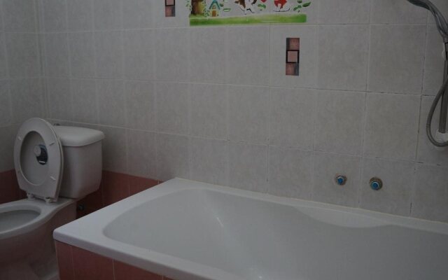 Phuttipong Apartment