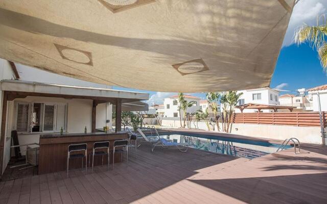 Villa Magusta - Modern 4 Bedroom Ayia Thekla Villa with Pool - Close to the Beach