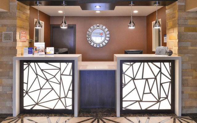 Best Western Woodland Inn