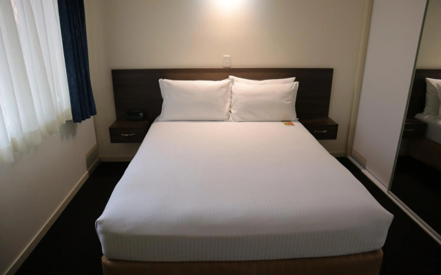 Quality Hotel Robertson Gardens – Guest Rooms – Brisbane