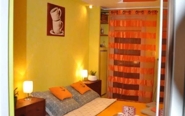 Lawendowe światło - przy stacji Metra