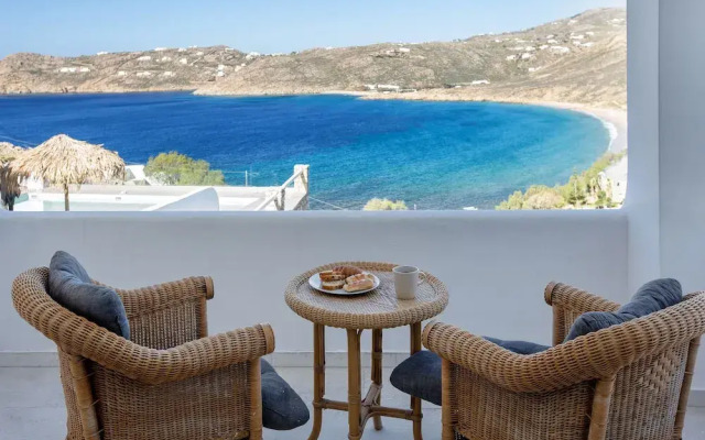 Mykonian house in Elia beach by GHH