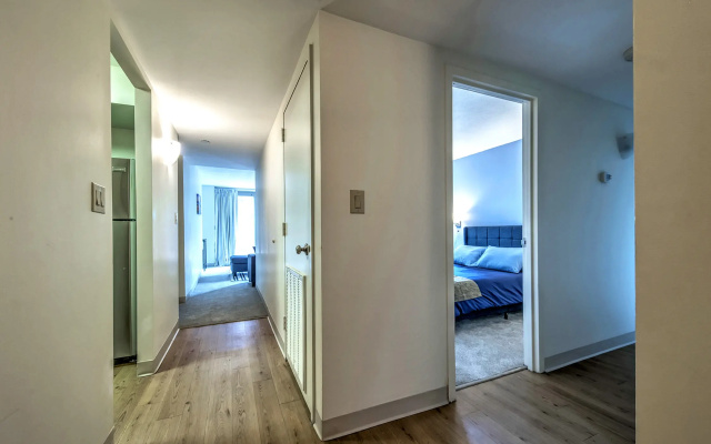 Upscale Apt with Private Work From Anywhere Office