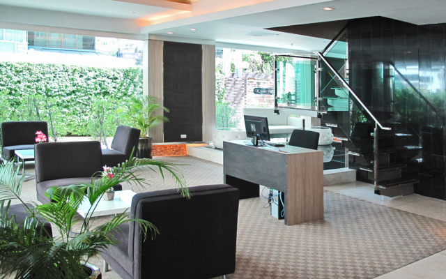 Kingston Suites 