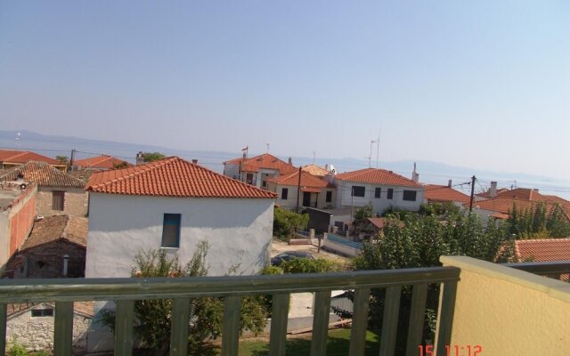 Nikos Apartments