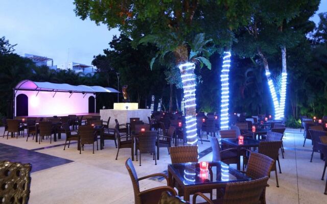 Paraiso Maya Luxury Resort