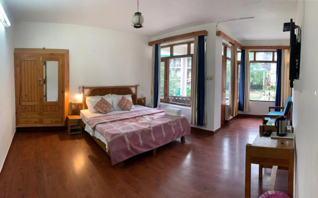 Tourist Hotel