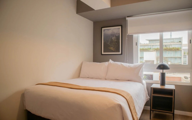 w Inviting 2BR w Balcony in Lively Miraflores