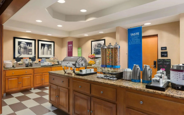 Hampton Inn & Suites Manchester-Bedford