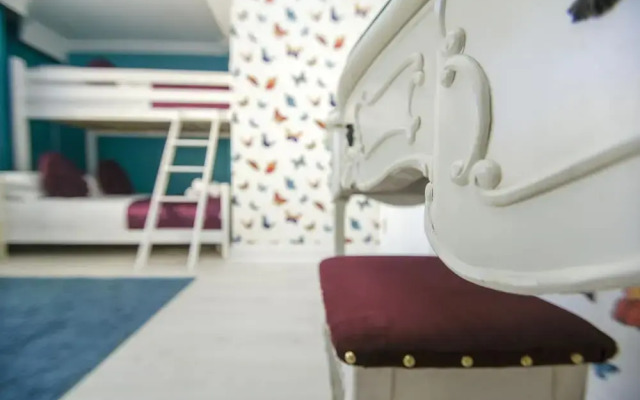 Little Paris Parking by Brighton Holiday Lets