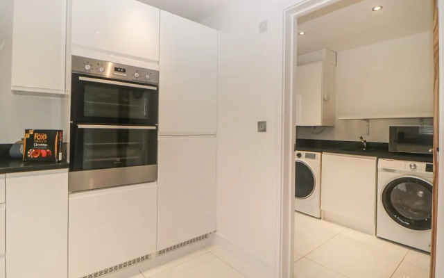 2 White Rock Court