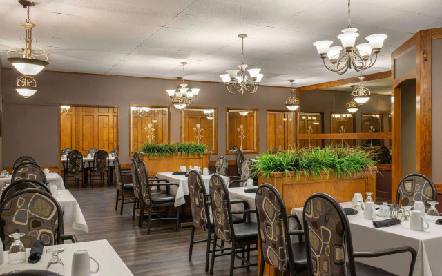 Days Inn & Conference Centre by Wyndham Camrose Norsemen