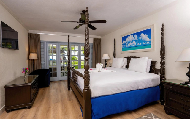 Savannah Beach Club Hotel