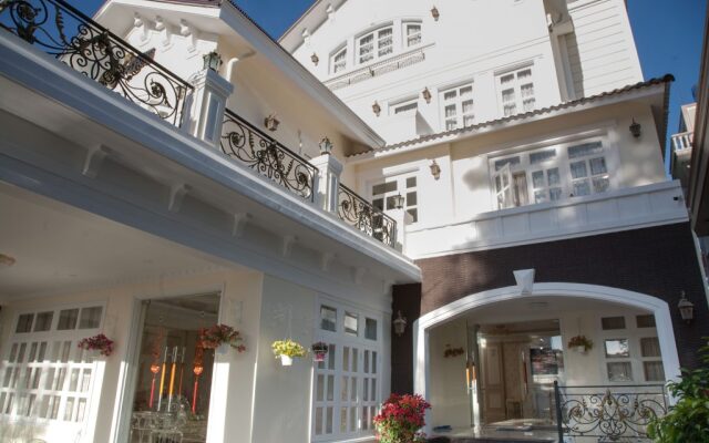 Hoa Sen Vang Hotel Dalat