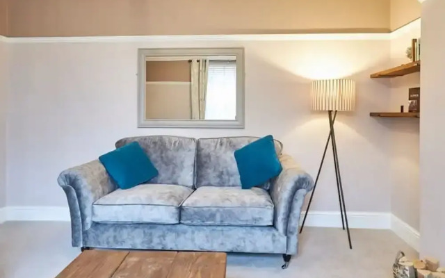 Host Stay Oliver s Den