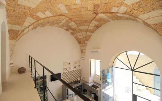 Le Bijou Court House