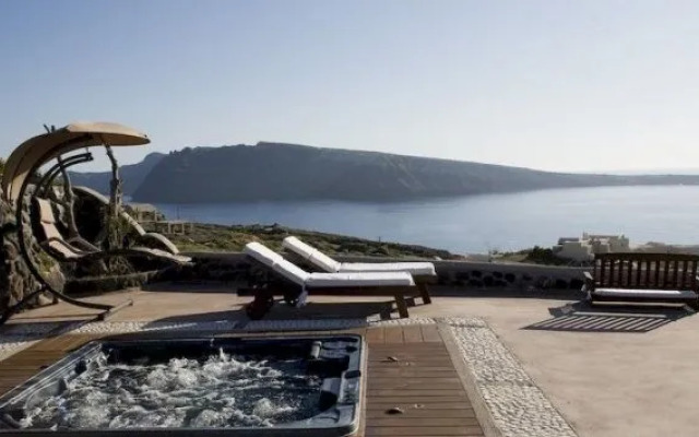 Oia's Sunset Apartments