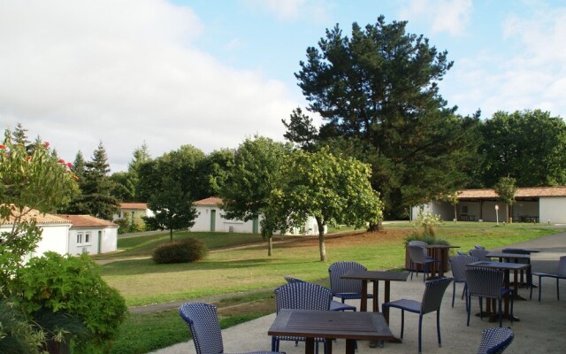 Semi-detached Bungalow With Microwave, in the Great Vendée