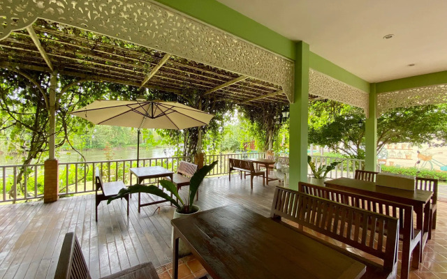 Ruenmaihom Riverside Cottage