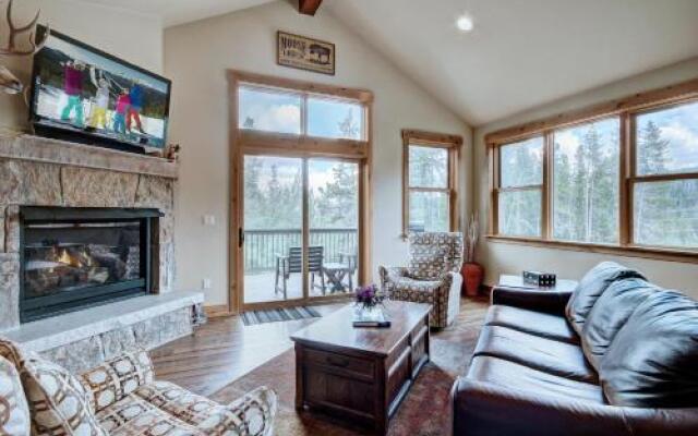 Maggie Point 75 Apartment