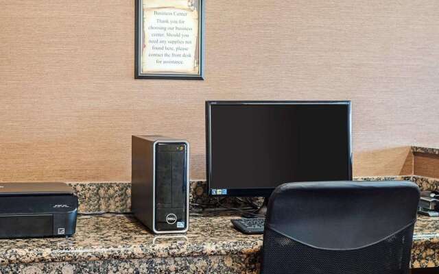 Comfort Inn & Suites Lawrence - University Area