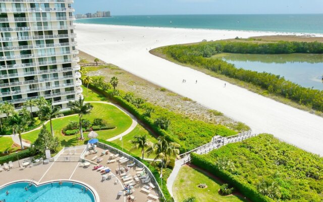 Alluring Beachfront Condo With Pool and Ocean Views