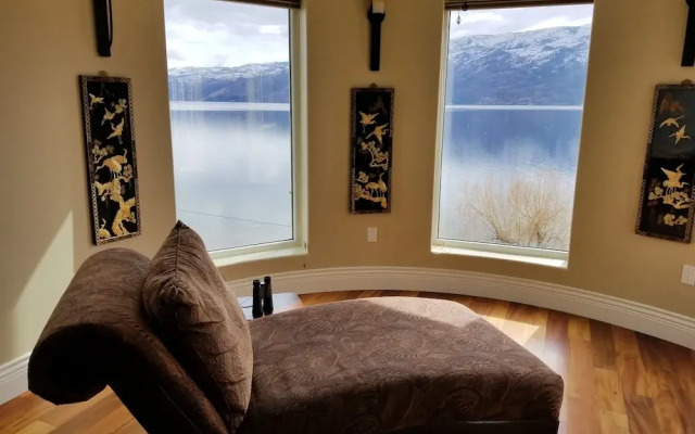 Beach Ave Castle Luxury Vacation Rental