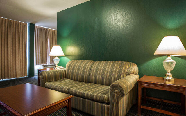 Econo Lodge Inn & Suites Lumberton