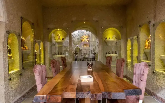 Elika Cave Suites & Spa