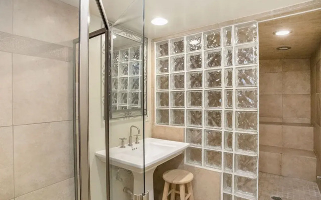 311 Vail International - 2 Br Condo