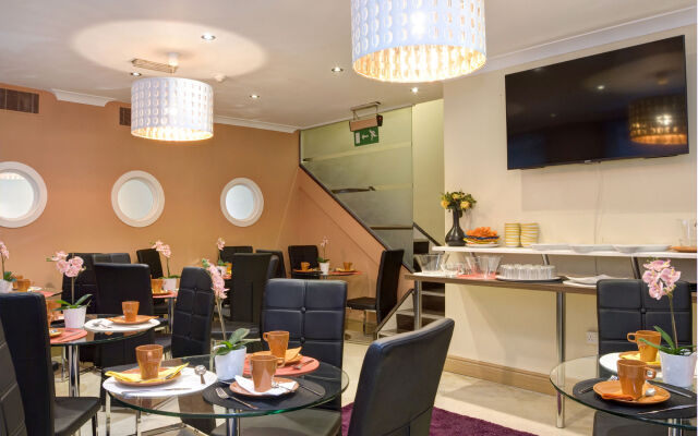 Hotel 82 London