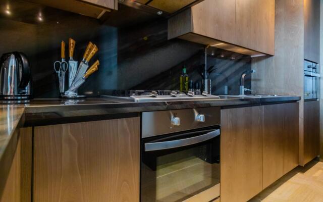 DXB - Five - 41006 - PJ