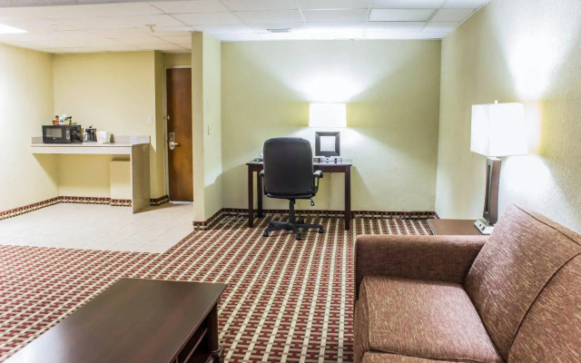 Rodeway Inn & Suites