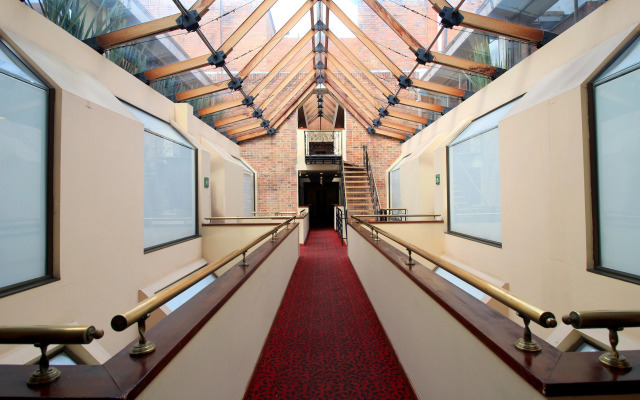 Hotel Windsor House Inn By GEH Suites