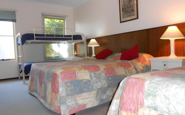 Augusta Georgiana Molloy Motel
