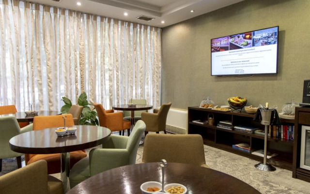 Lions Garden Hotel