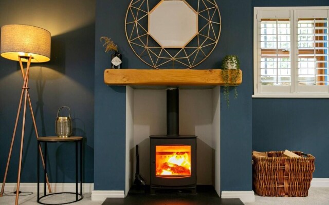 Remarkable 4-bed House Near Leeds Airport