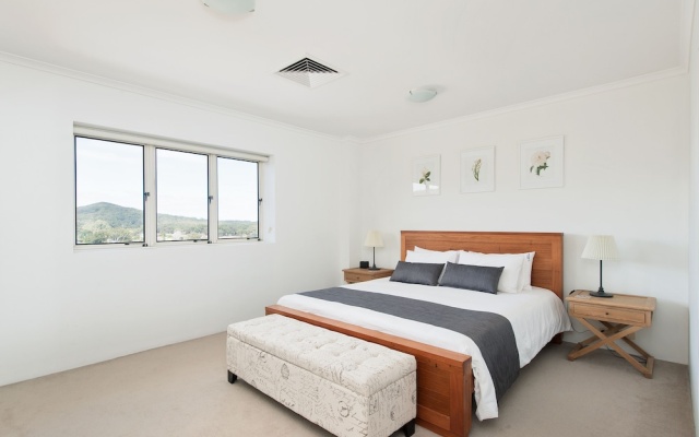 Shoal Bay Penthouse with Ocean Views and Resort Facilities – Guest Rooms – Shoal Bay