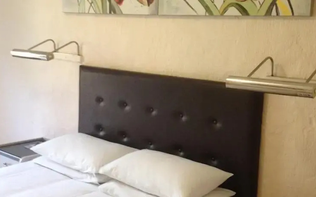 Delarey Lodge and Guest House