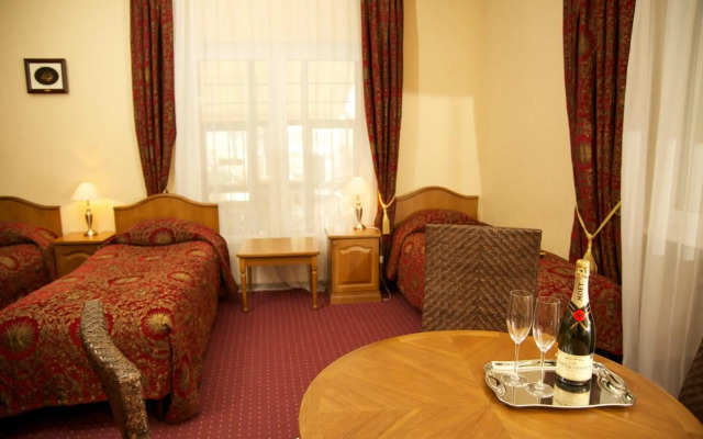 Monte Kristo Hotel