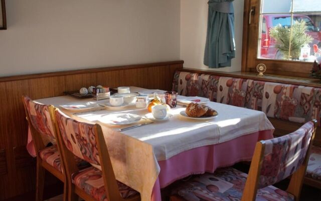 Hotel Garni Rin da Rin